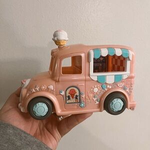 2001 Fisher-Price Sweet Streets Loving Family Ice Cream Truck